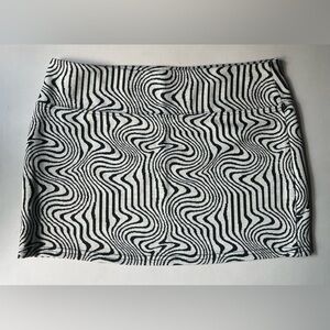 Urban Outfitters Black and White Wavy Mini‎ Pencil Skirt sz M